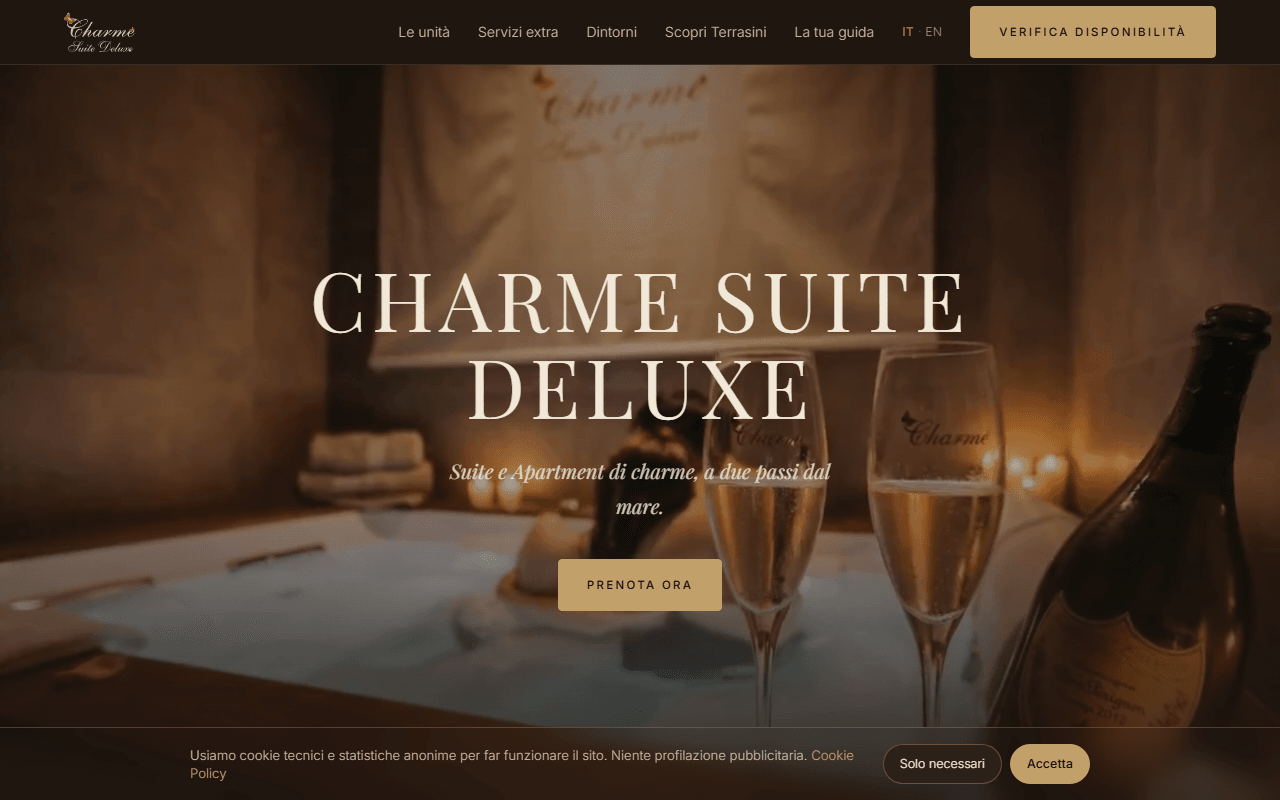 La pagina iniziale del sito Charme Suite Deluxe