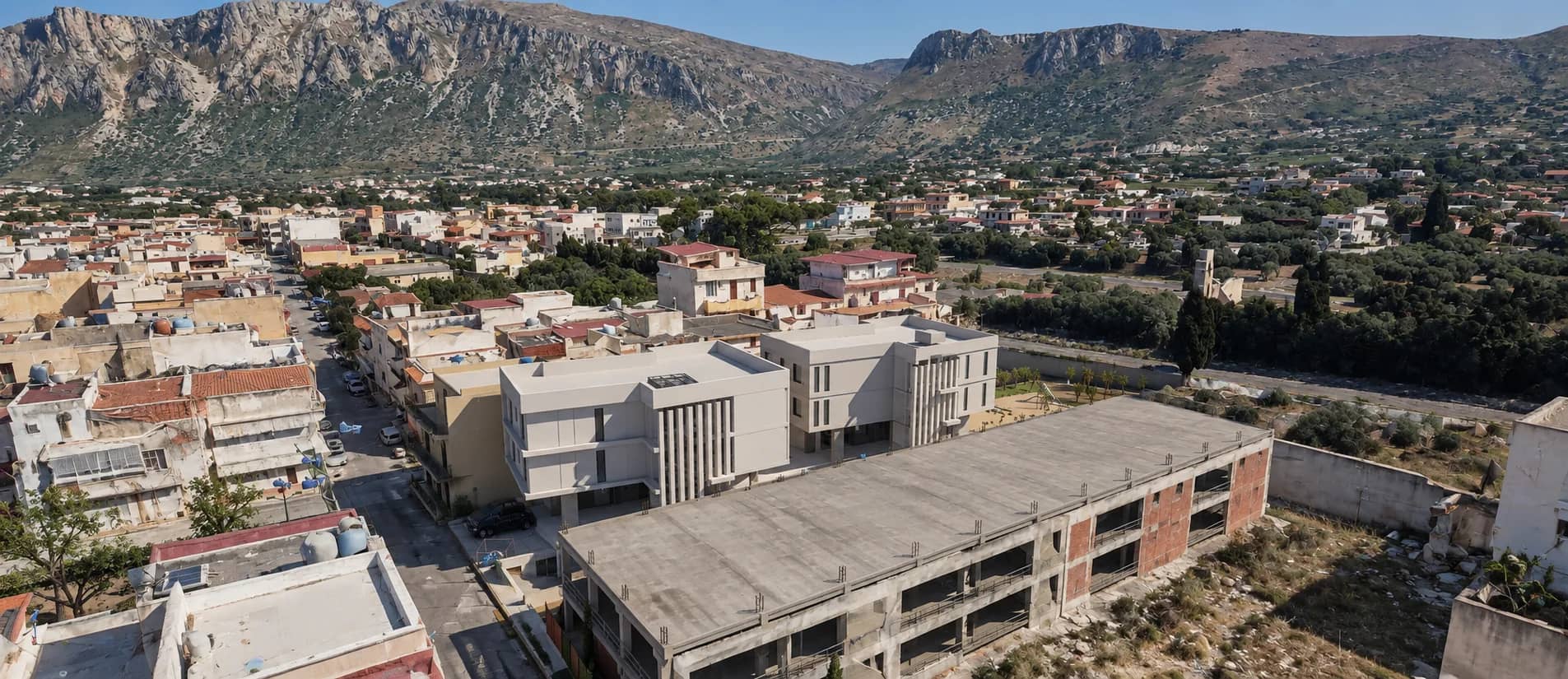 Le Palazzine via Verga viste dal drone, con le montagne di Terrasini