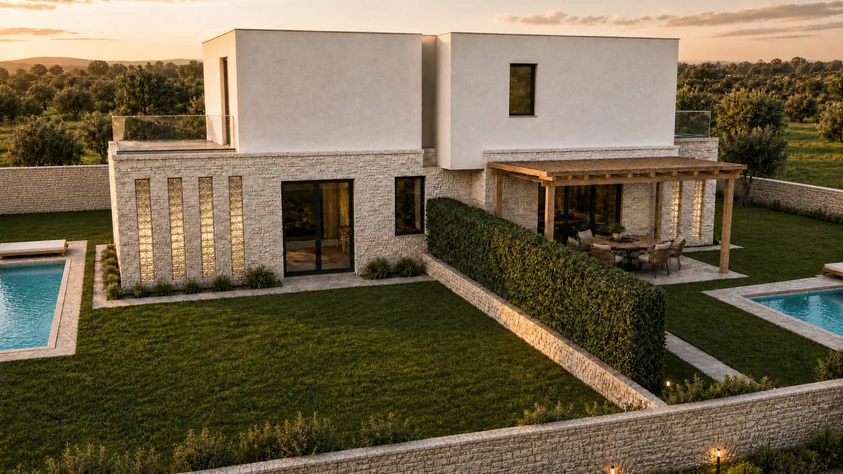 Villini Prato degli Ulivi: la villa bifamiliare al tramonto, con le due piscine