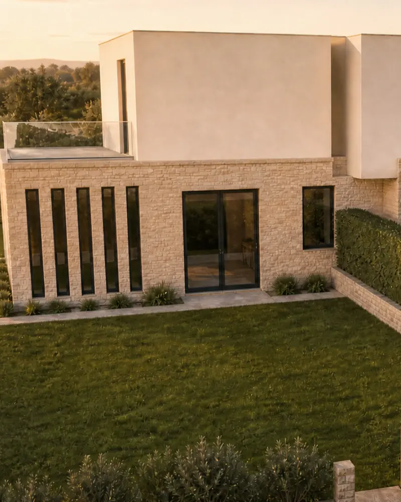 Villini Prato degli Ulivi: la villa con il giardino al tramonto